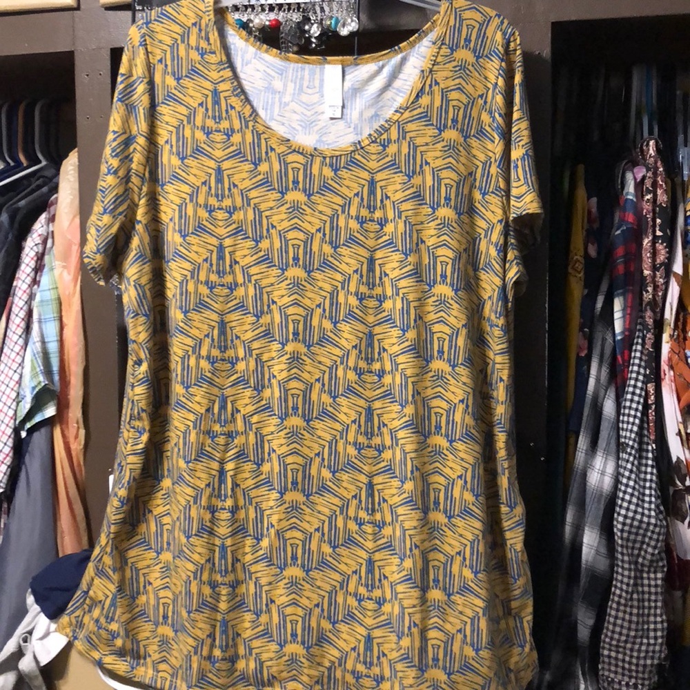 Lularoe Classic tee